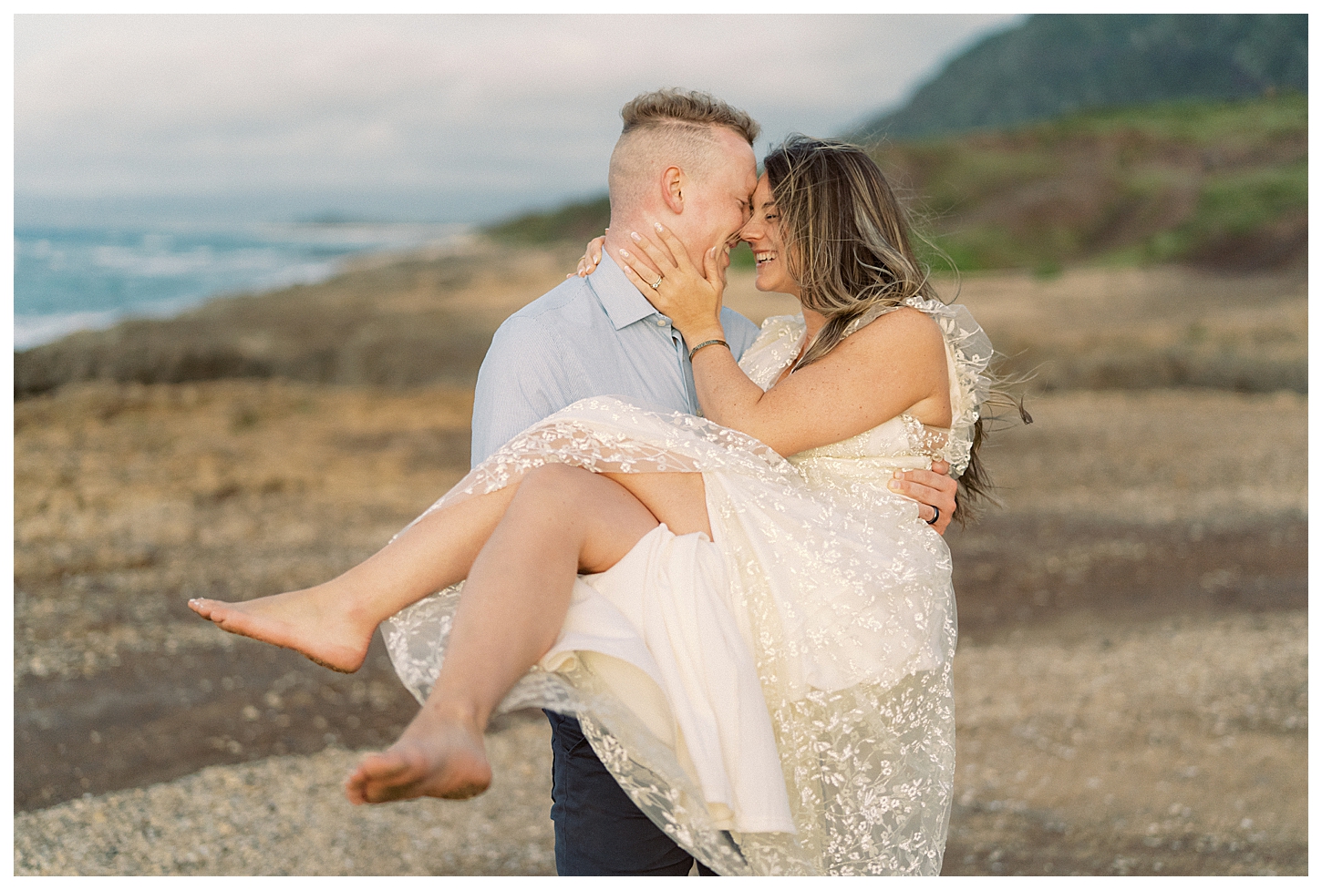 Oahu Hawaii Couples Photographer